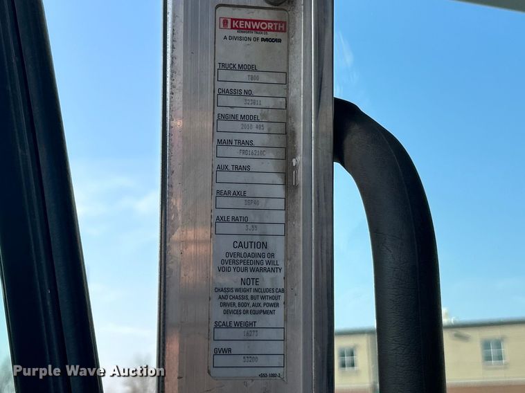 image for item FC5167 2012 Kenworth T800 semi truck