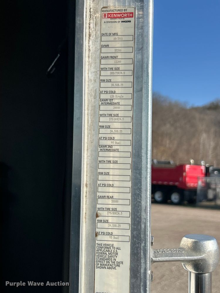 image for item FC5167 2012 Kenworth T800 semi truck