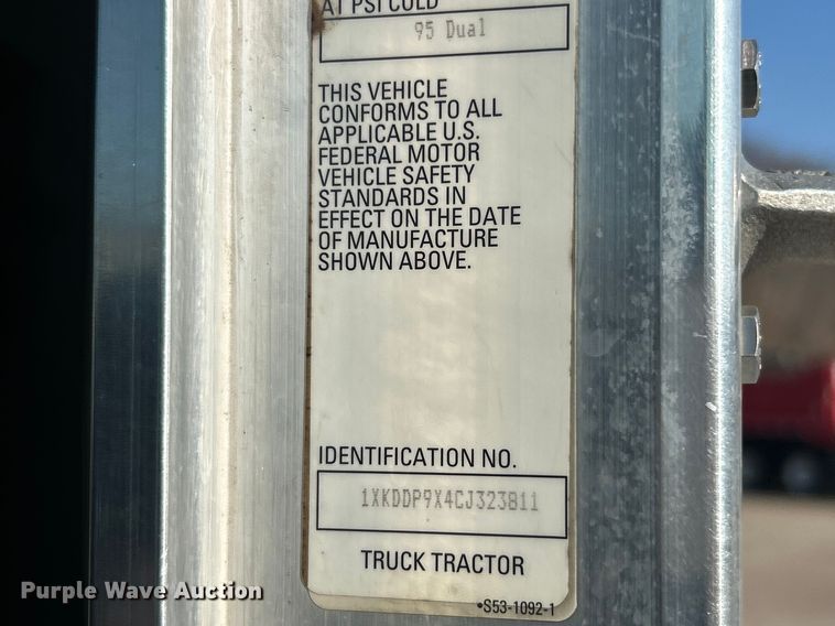 image for item FC5167 2012 Kenworth T800 semi truck