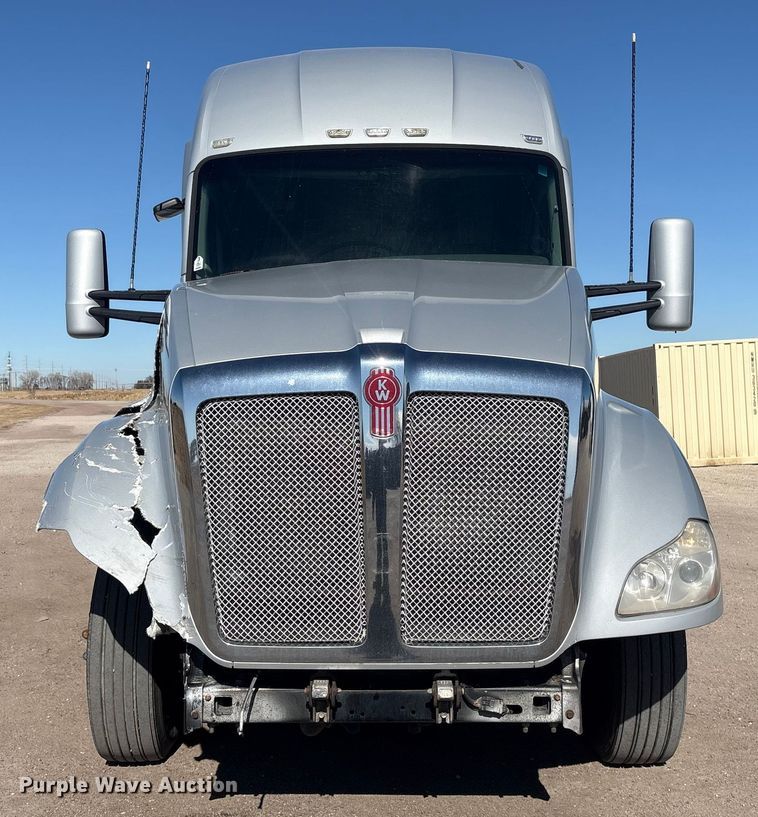 image for item FG2693 2018 Kenworth T680 semi truck