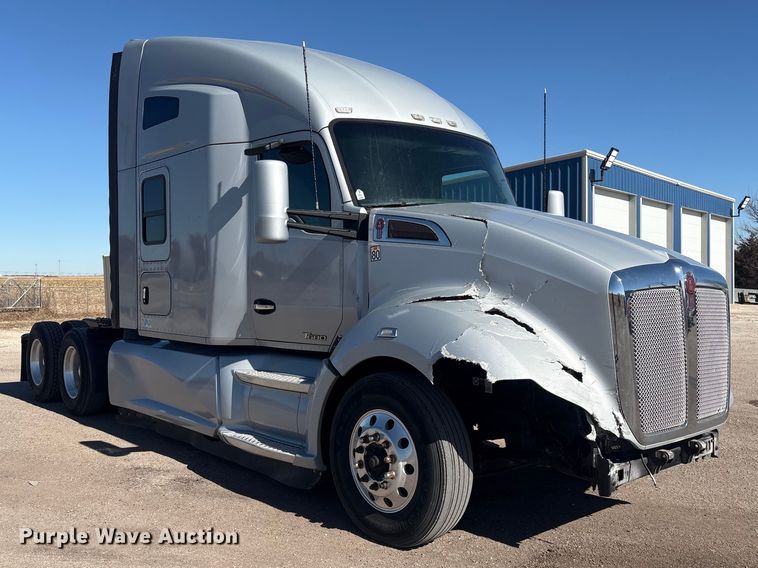 image for item FG2693 2018 Kenworth T680 semi truck
