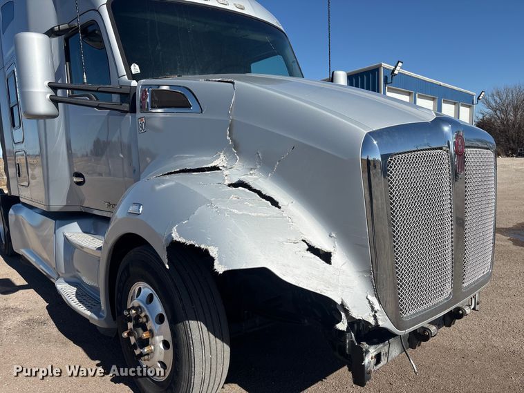 image for item FG2693 2018 Kenworth T680 semi truck
