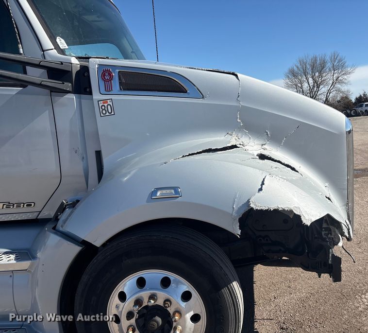 image for item FG2693 2018 Kenworth T680 semi truck