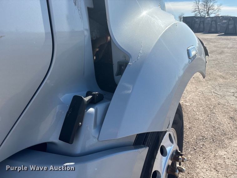 image for item FG2693 2018 Kenworth T680 semi truck