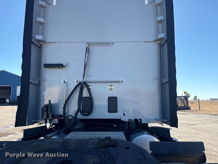 image for item FG2693 2018 Kenworth T680 semi truck
