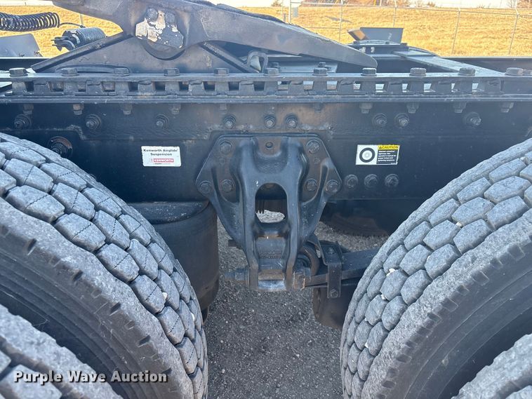 image for item FG2693 2018 Kenworth T680 semi truck