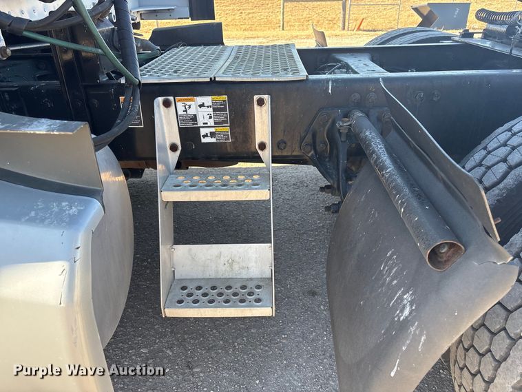 image for item FG2693 2018 Kenworth T680 semi truck