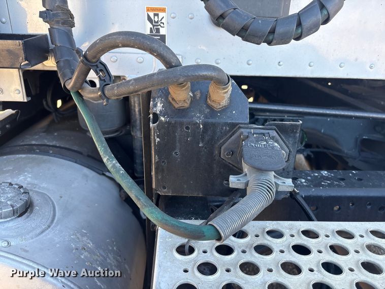 image for item FG2693 2018 Kenworth T680 semi truck