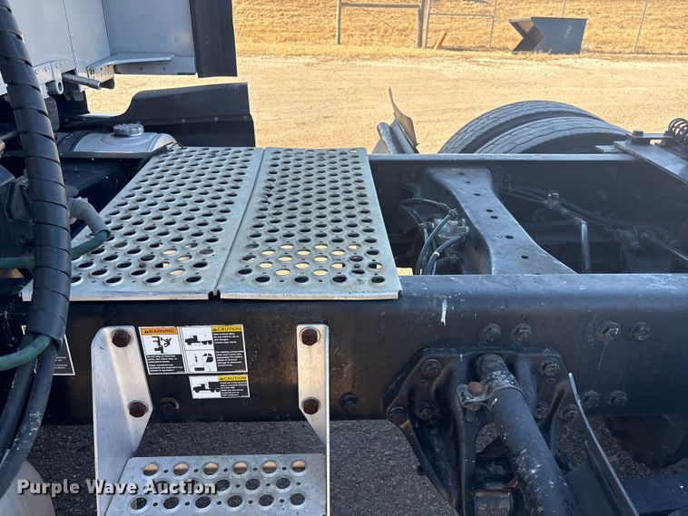 image for item FG2693 2018 Kenworth T680 semi truck