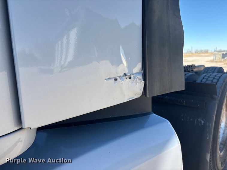 image for item FG2693 2018 Kenworth T680 semi truck