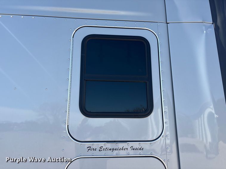 image for item FG2693 2018 Kenworth T680 semi truck