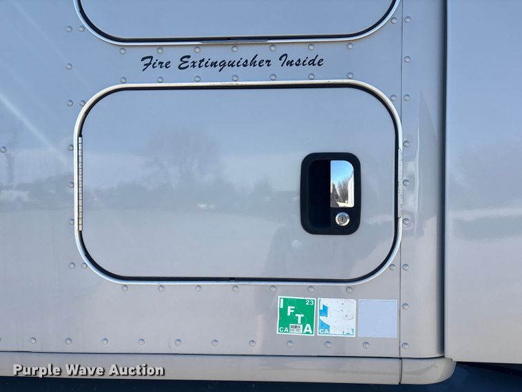 image for item FG2693 2018 Kenworth T680 semi truck