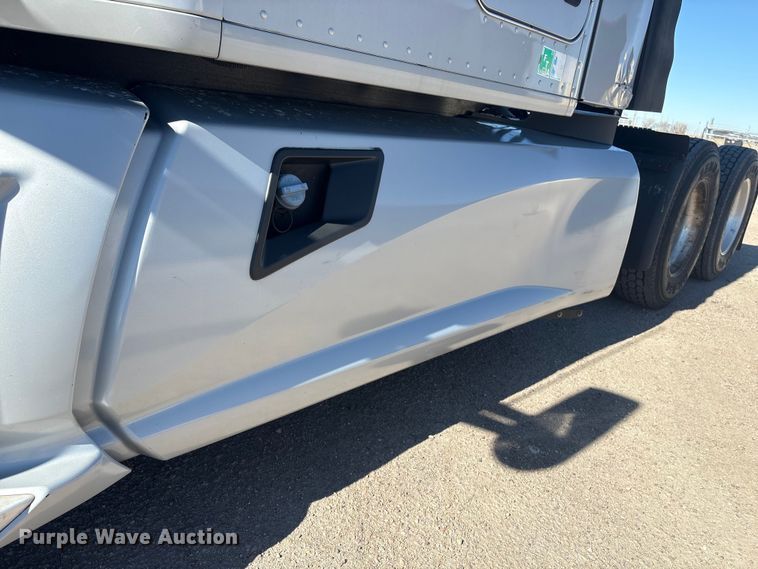 image for item FG2693 2018 Kenworth T680 semi truck