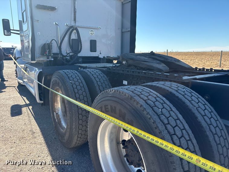 image for item FG2693 2018 Kenworth T680 semi truck