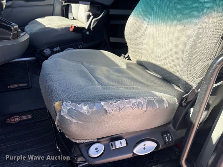 image for item FG2693 2018 Kenworth T680 semi truck