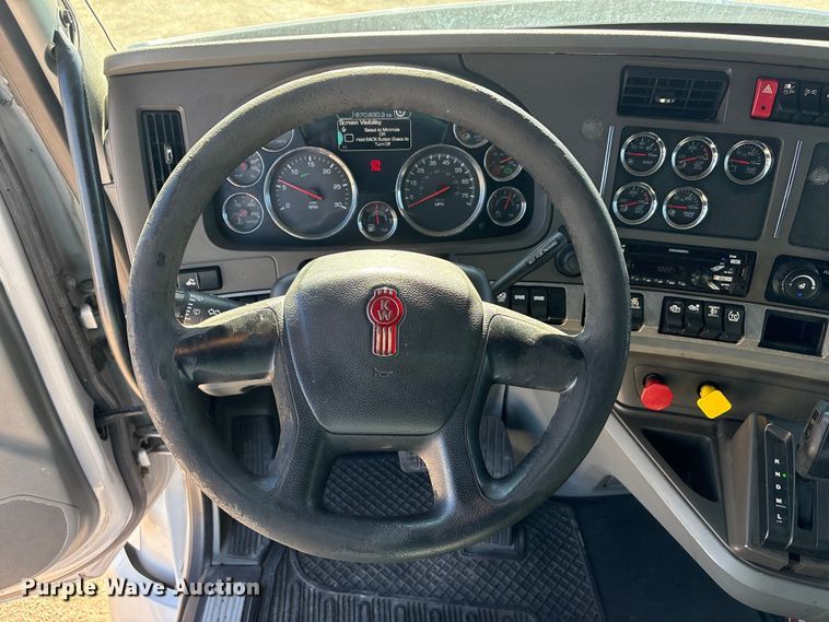 image for item FG2693 2018 Kenworth T680 semi truck