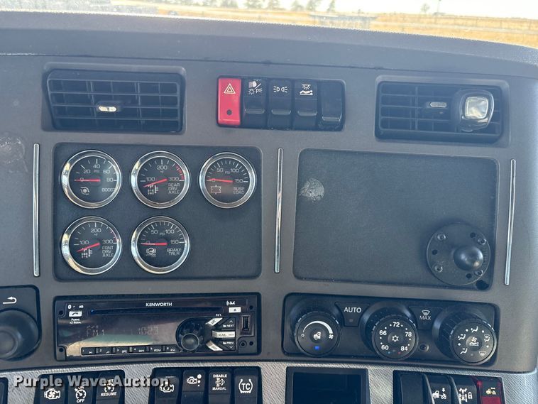 image for item FG2693 2018 Kenworth T680 semi truck