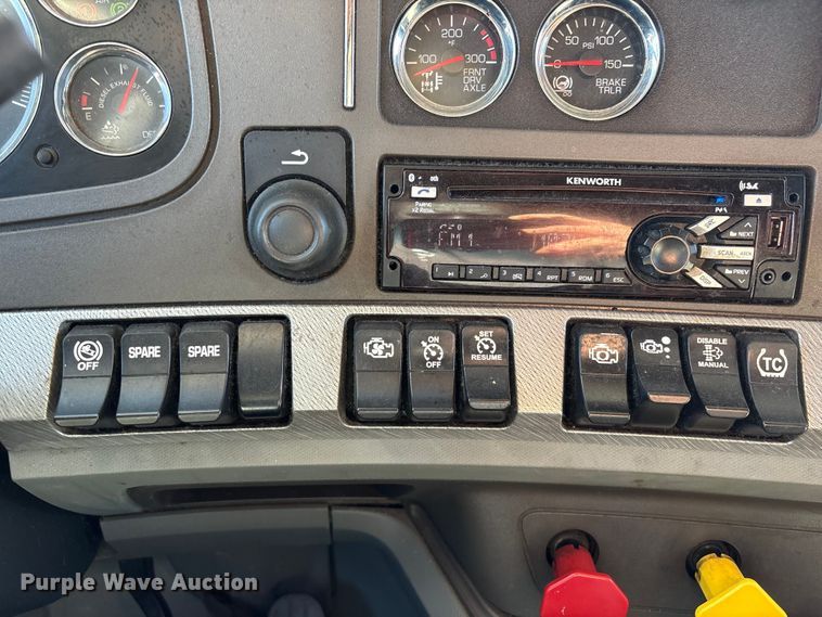 image for item FG2693 2018 Kenworth T680 semi truck