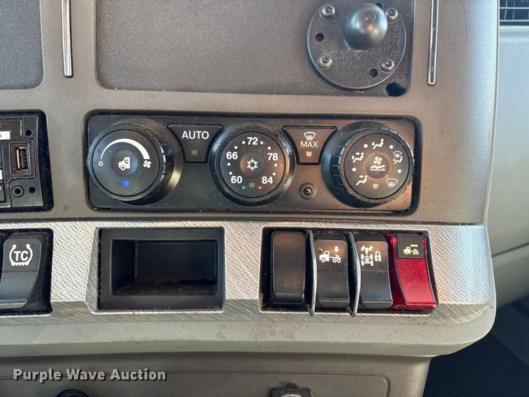 image for item FG2693 2018 Kenworth T680 semi truck