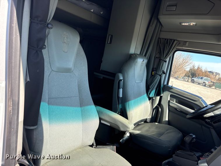 image for item FG2693 2018 Kenworth T680 semi truck