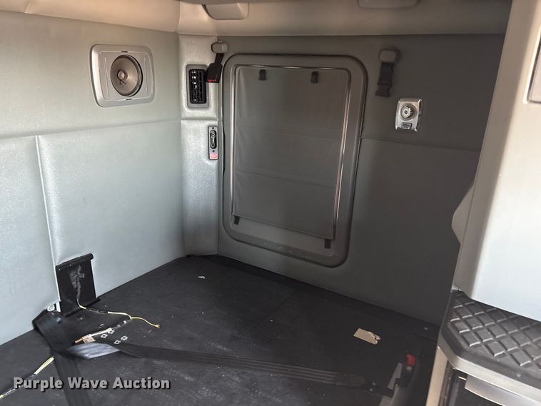 image for item FG2693 2018 Kenworth T680 semi truck