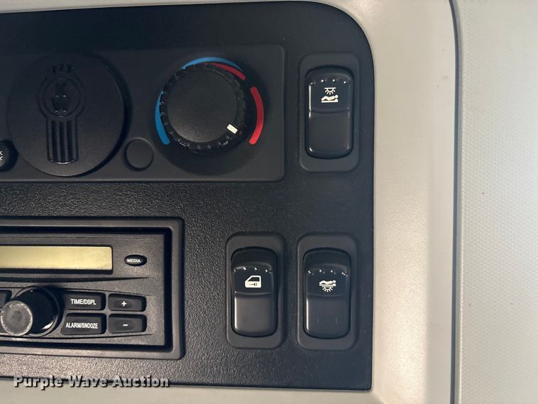 image for item FG2693 2018 Kenworth T680 semi truck