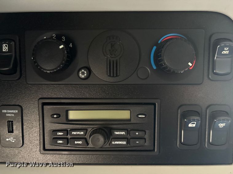 image for item FG2693 2018 Kenworth T680 semi truck