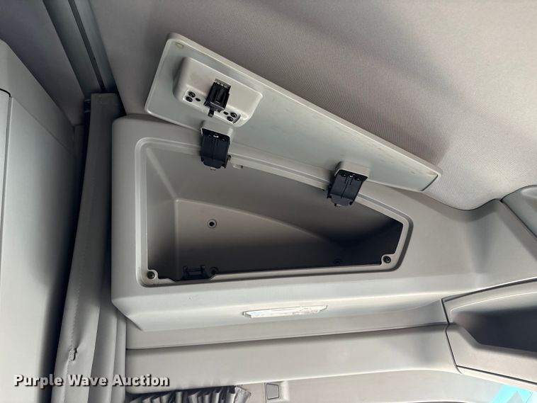 image for item FG2693 2018 Kenworth T680 semi truck