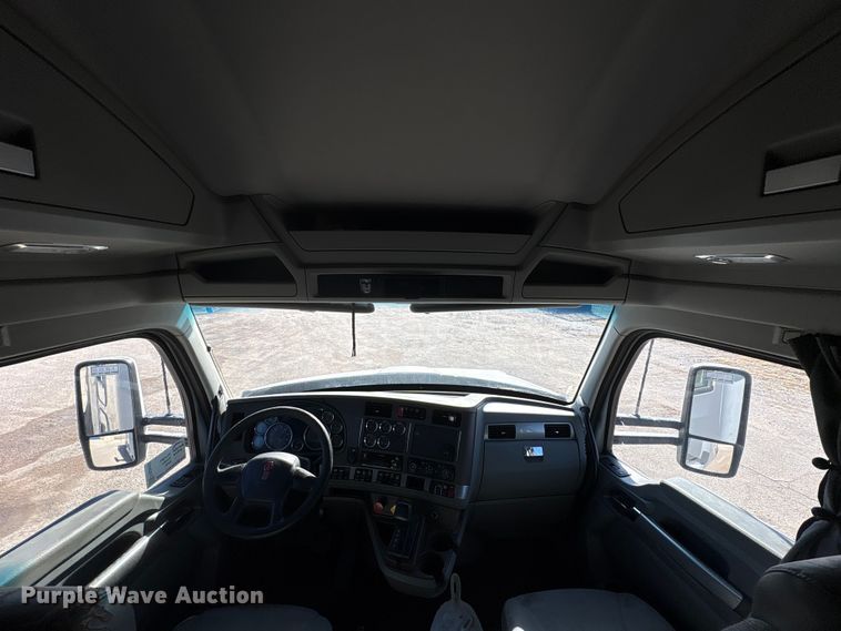 image for item FG2693 2018 Kenworth T680 semi truck