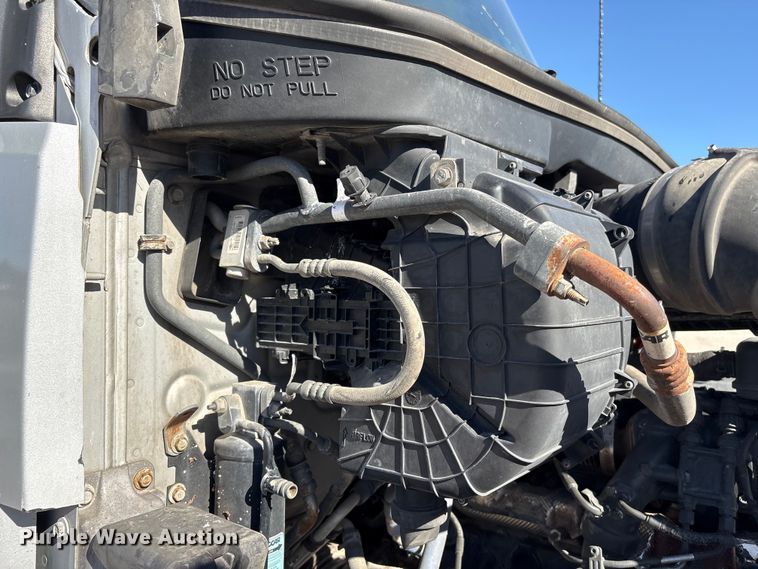 image for item FG2693 2018 Kenworth T680 semi truck