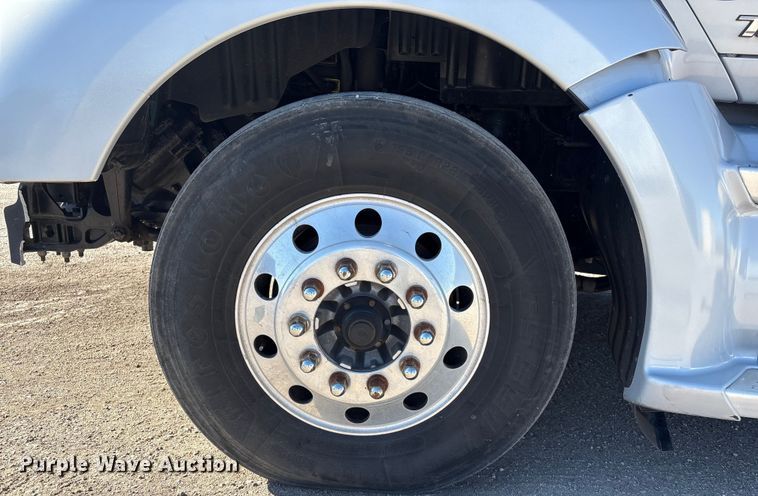 image for item FG2693 2018 Kenworth T680 semi truck