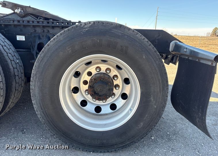 image for item FG2693 2018 Kenworth T680 semi truck