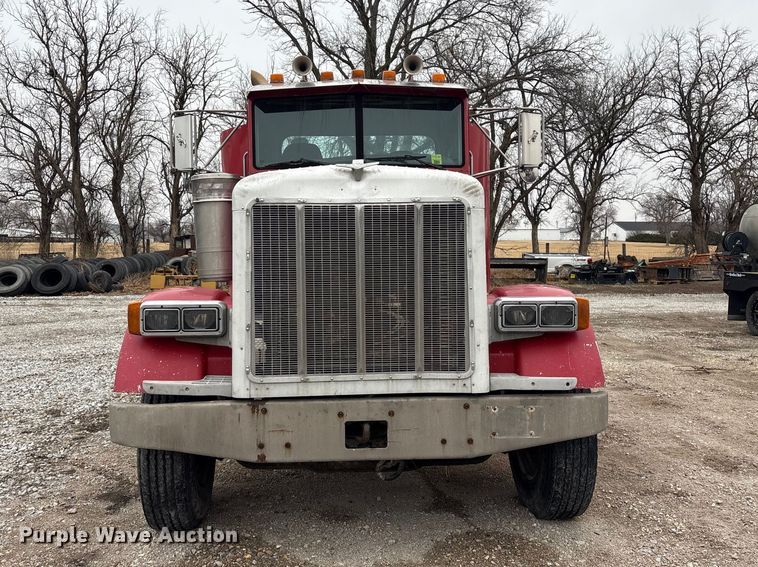 image for item FG2721 2002 Peterbilt 357 semi truck