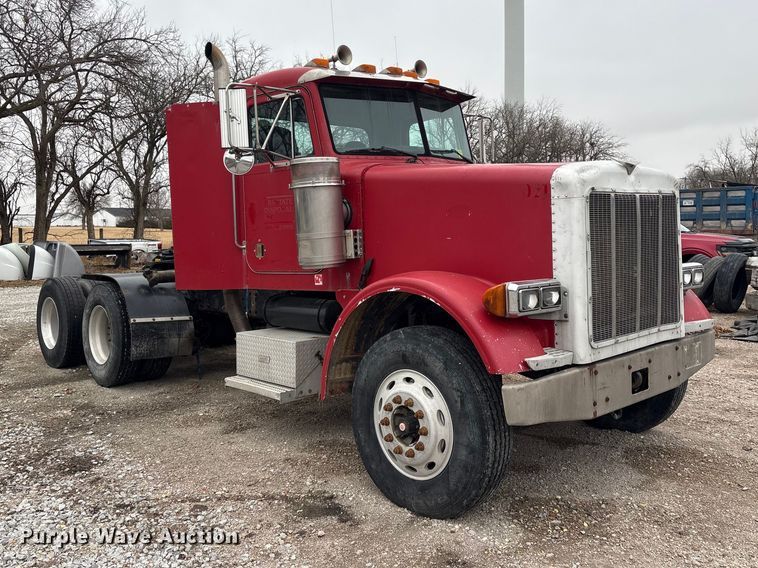 image for item FG2721 2002 Peterbilt 357 semi truck