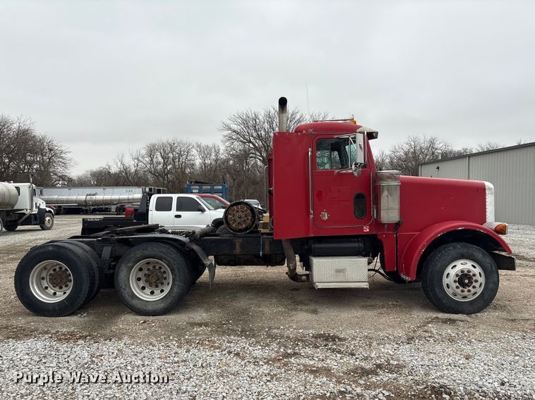 image for item FG2721 2002 Peterbilt 357 semi truck