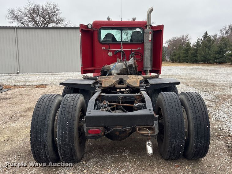 image for item FG2721 2002 Peterbilt 357 semi truck