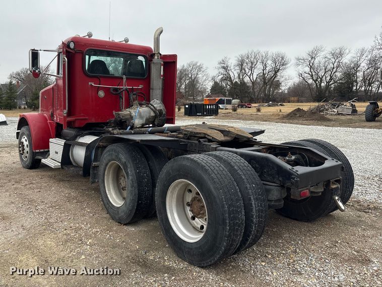 image for item FG2721 2002 Peterbilt 357 semi truck