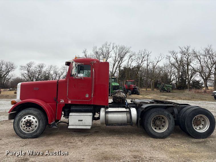 image for item FG2721 2002 Peterbilt 357 semi truck
