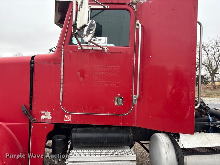 image for item FG2721 2002 Peterbilt 357 semi truck