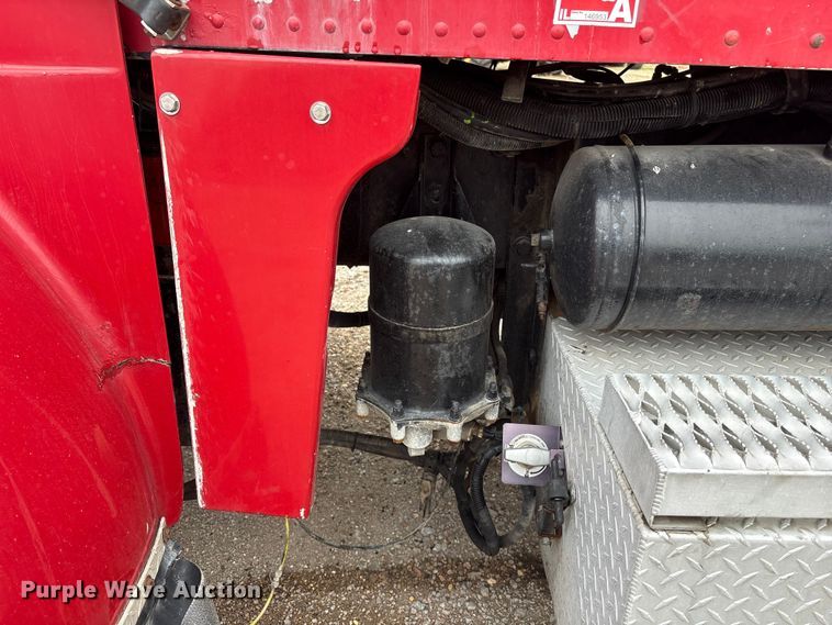 image for item FG2721 2002 Peterbilt 357 semi truck