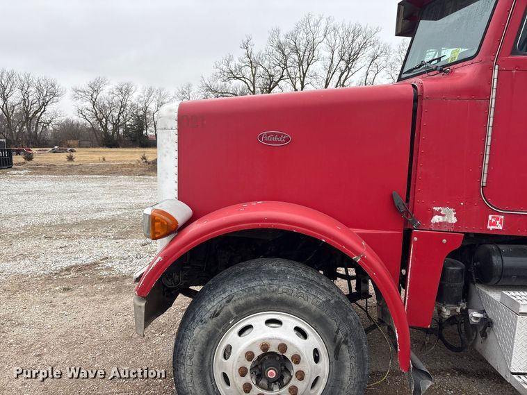 image for item FG2721 2002 Peterbilt 357 semi truck