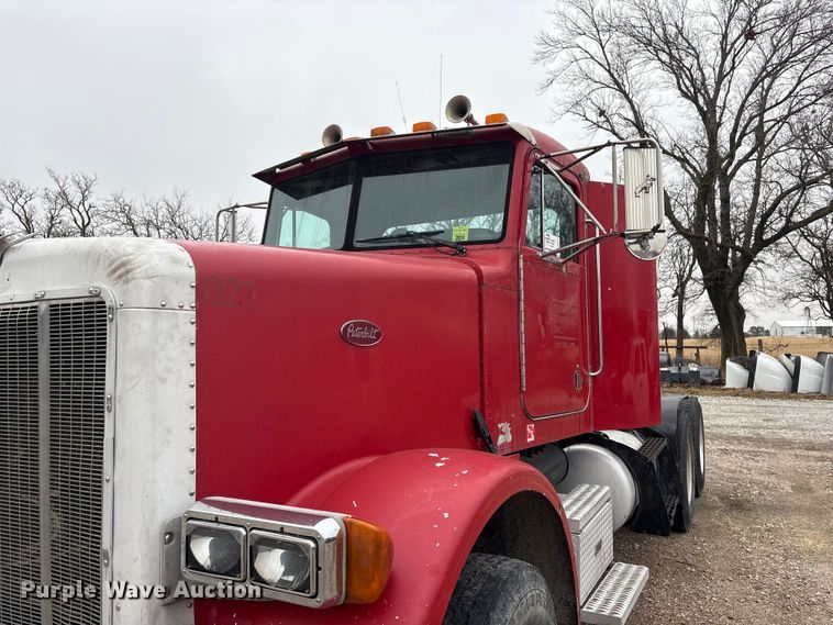 image for item FG2721 2002 Peterbilt 357 semi truck