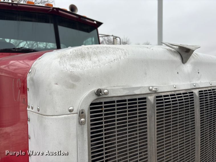 image for item FG2721 2002 Peterbilt 357 semi truck