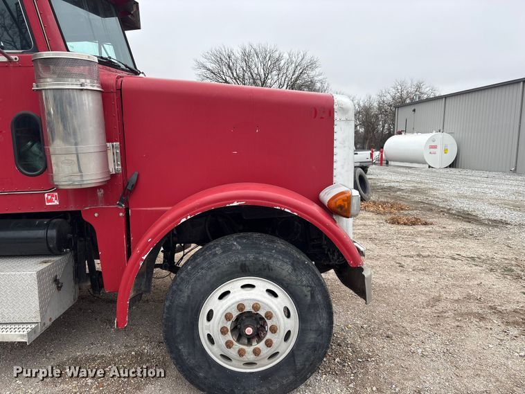 image for item FG2721 2002 Peterbilt 357 semi truck