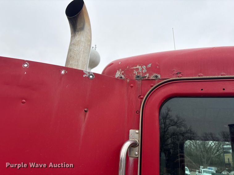 image for item FG2721 2002 Peterbilt 357 semi truck