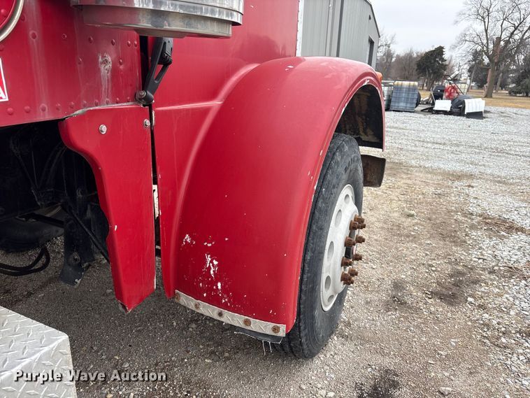 image for item FG2721 2002 Peterbilt 357 semi truck