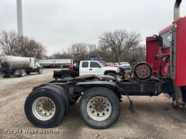 image for item FG2721 2002 Peterbilt 357 semi truck