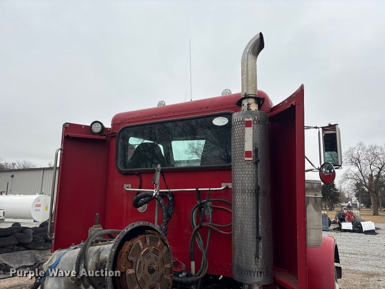 image for item FG2721 2002 Peterbilt 357 semi truck