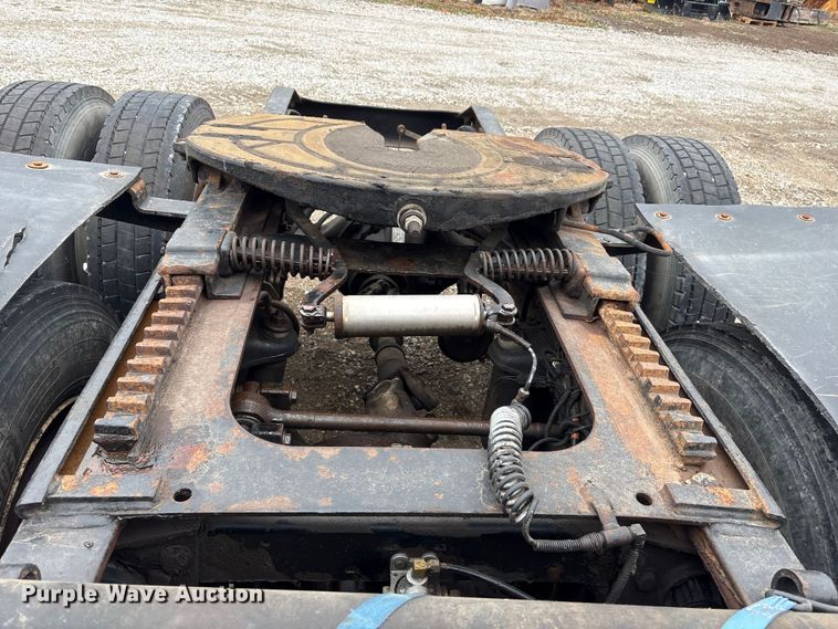 image for item FG2721 2002 Peterbilt 357 semi truck