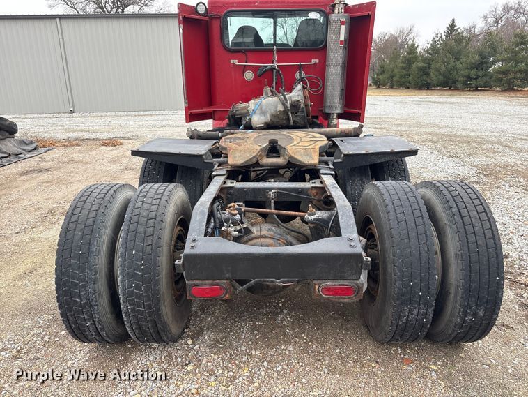 image for item FG2721 2002 Peterbilt 357 semi truck